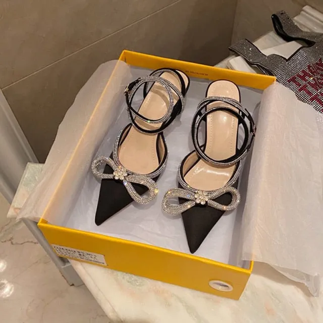 Butterfly-Knot Pointed Toe Pumps